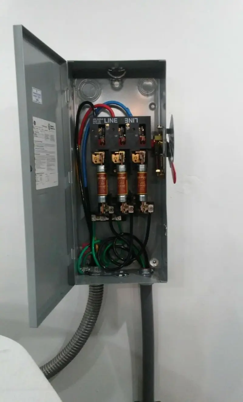 Three-phase disconnect switch installed for Electrical Wiring & Rewiring in Chalco